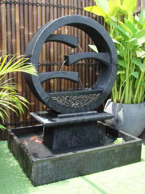 Large Wagon Wheel fountain