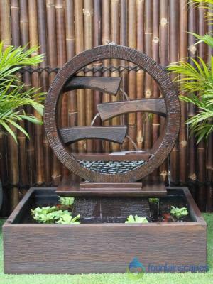 Medium Wagon Wheel fountain